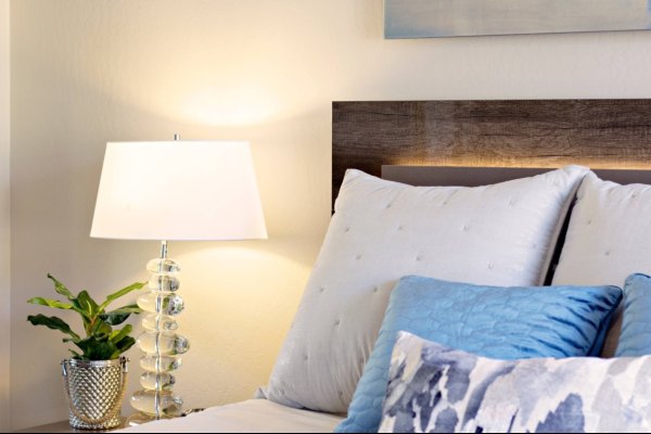 bedroom design inspo blue and white